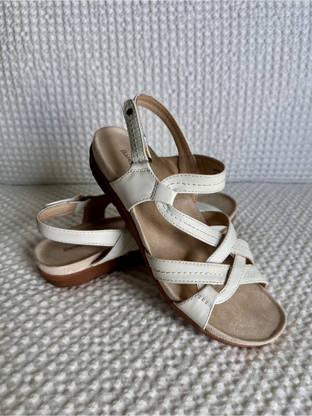 Women's BareTraps Jordyn White Strappy Comfort Sandals, 7M